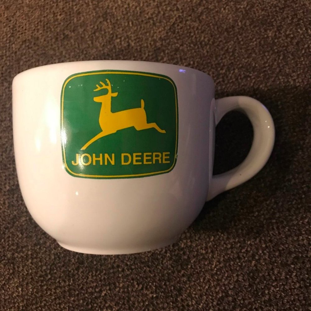 John deere 28 oz latte mug